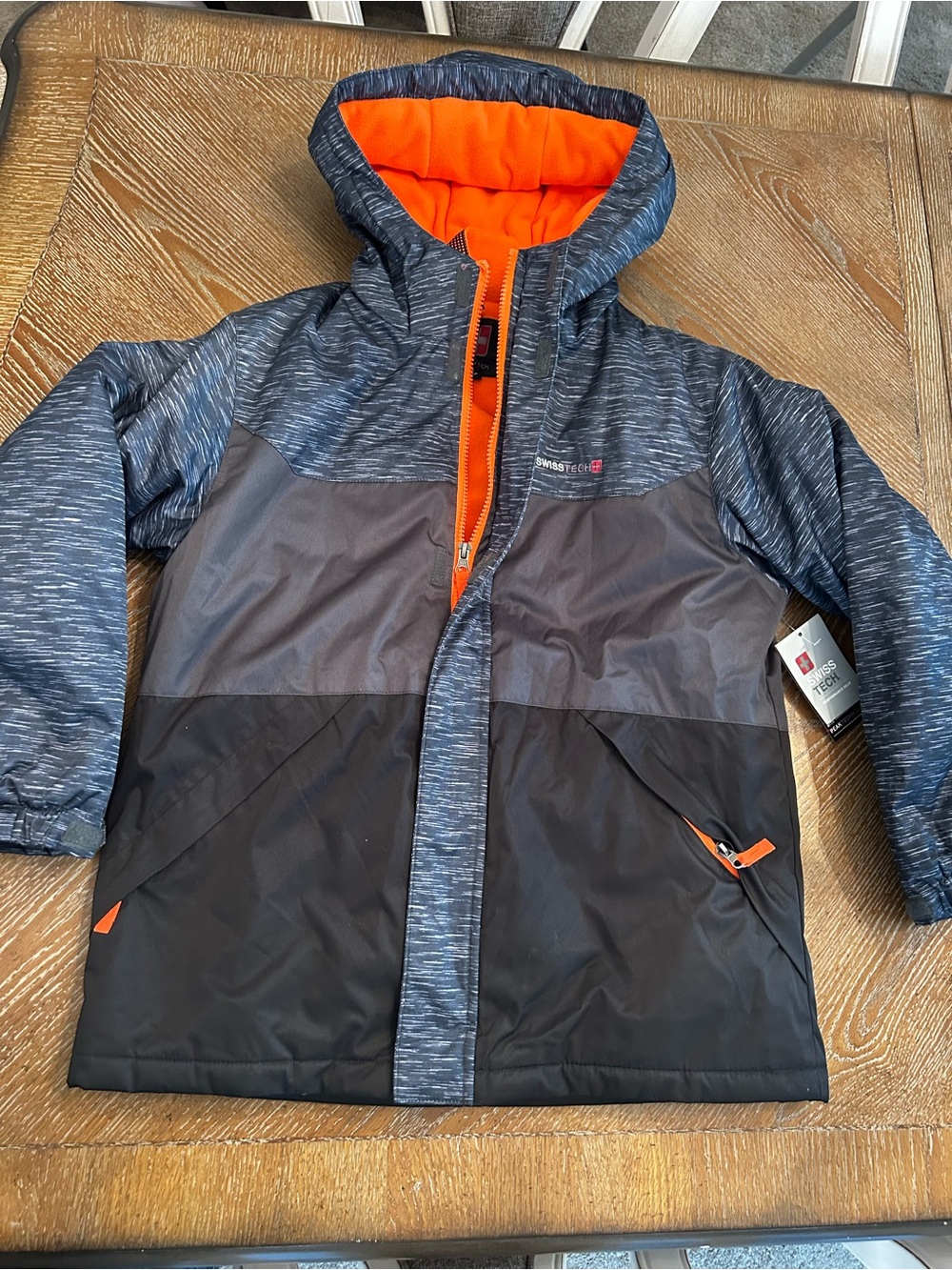 New Swiss tech boys coat 10/12